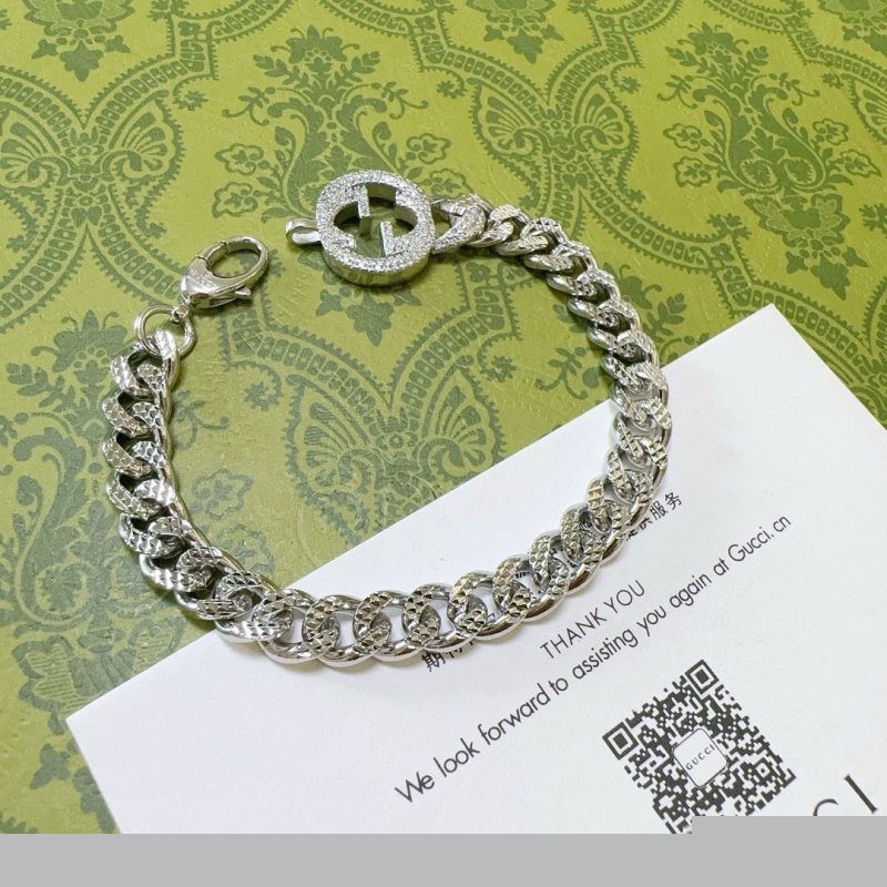 G*u*i bracelets